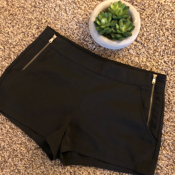 Nice black dress shorts - Picture 2 of 4